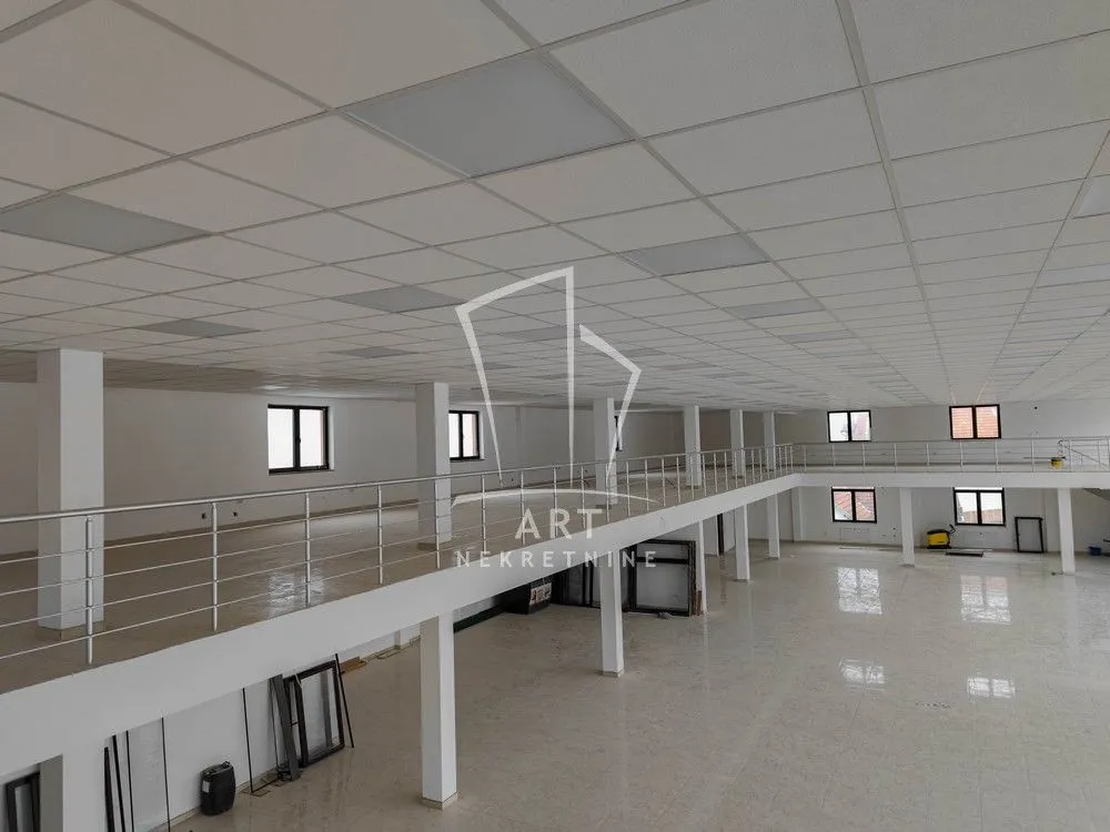Rent, office space, 1200m², Mladenovac (mesto), Mladenovac