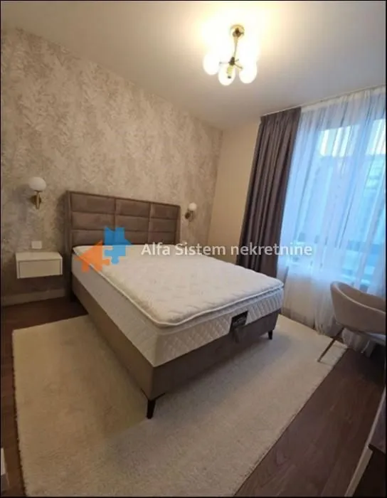 Izdavanje, trosoban stan, 73m², Savski Venac, Beograd