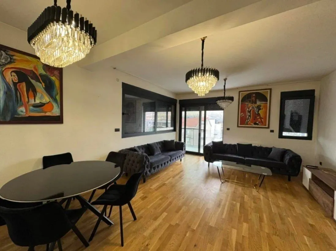 Izdavanje, trosoban stan, 130m², Dalmatinska ulica, Podgorica
