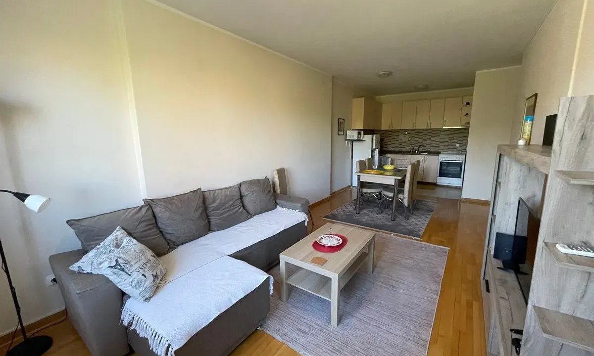 Izdavanje, trosoban stan, 67m², Banjica, Voždovac Sve Podlokacije