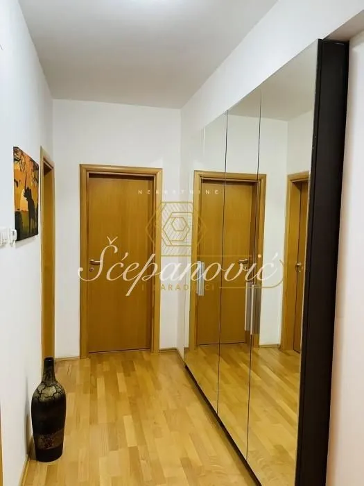 Prodaja, četvorosoban stan, 134m², Bulevar Oslobodjenja, Novi Sad Sve Podlokacije