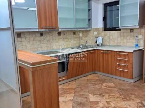 Izdavanje, četvorosoban stan, 204m², Đeram Pijaca, Beograd - image 8