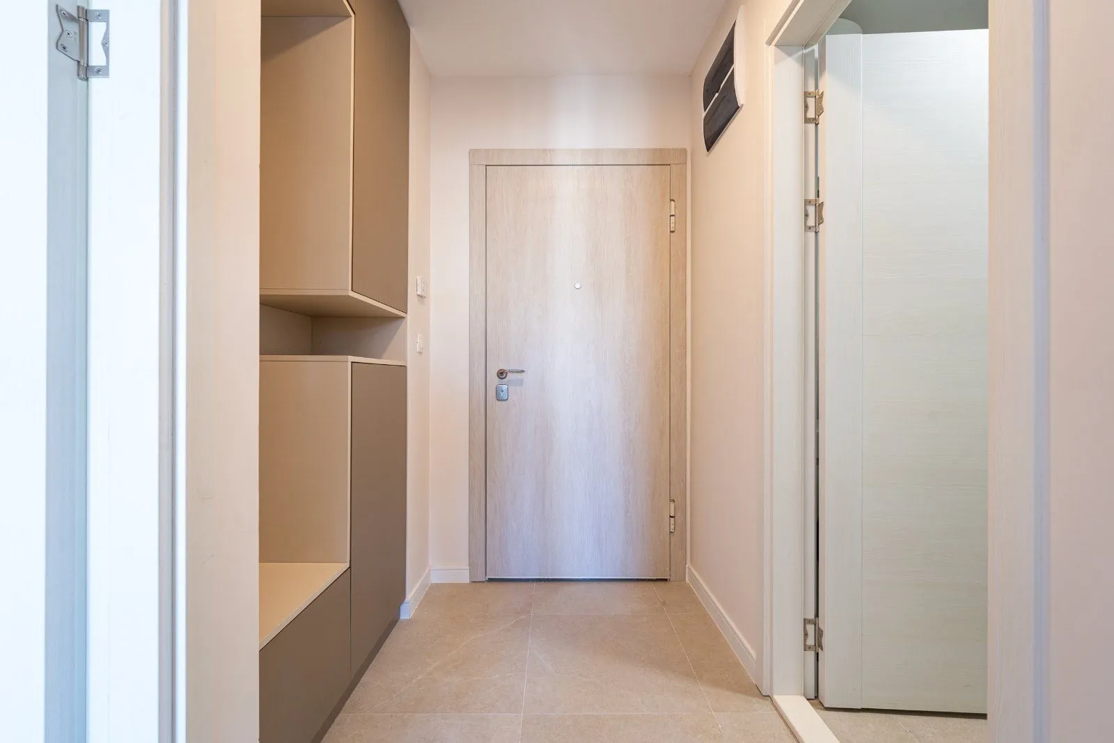 Izdavanje, jednosoban stan, 42m², Pobrežje, Podgorica