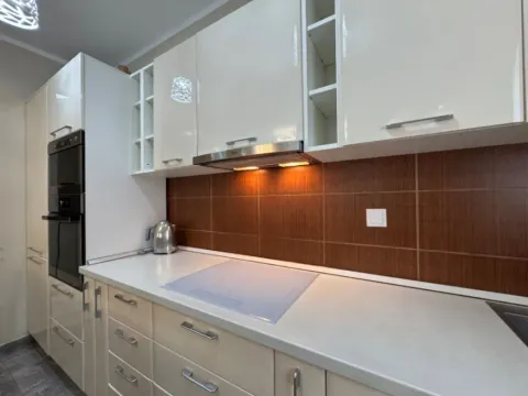 Izdavanje, trosoban stan, 100m², Budva, Crna Gora - image 8