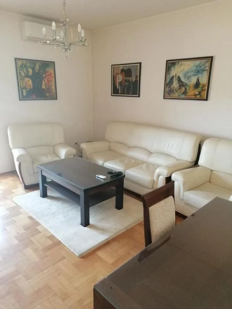 Izdavanje, dvosoban stan, 75m², Stari Aerodrom, Podgorica