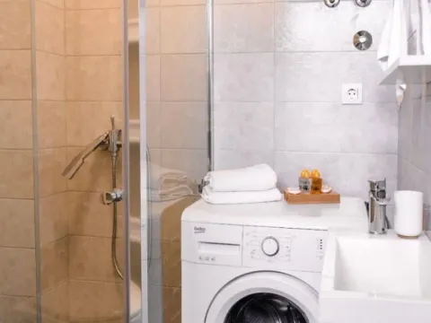 Izdavanje, dvosoban stan, 40m², Mažina, Tivat - image 11