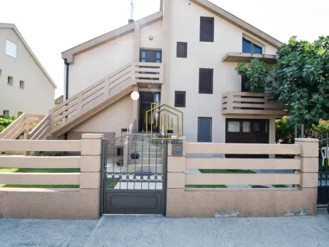 Prodaja, kuća, 260m², Stari Aerodrom, Podgorica - image 21