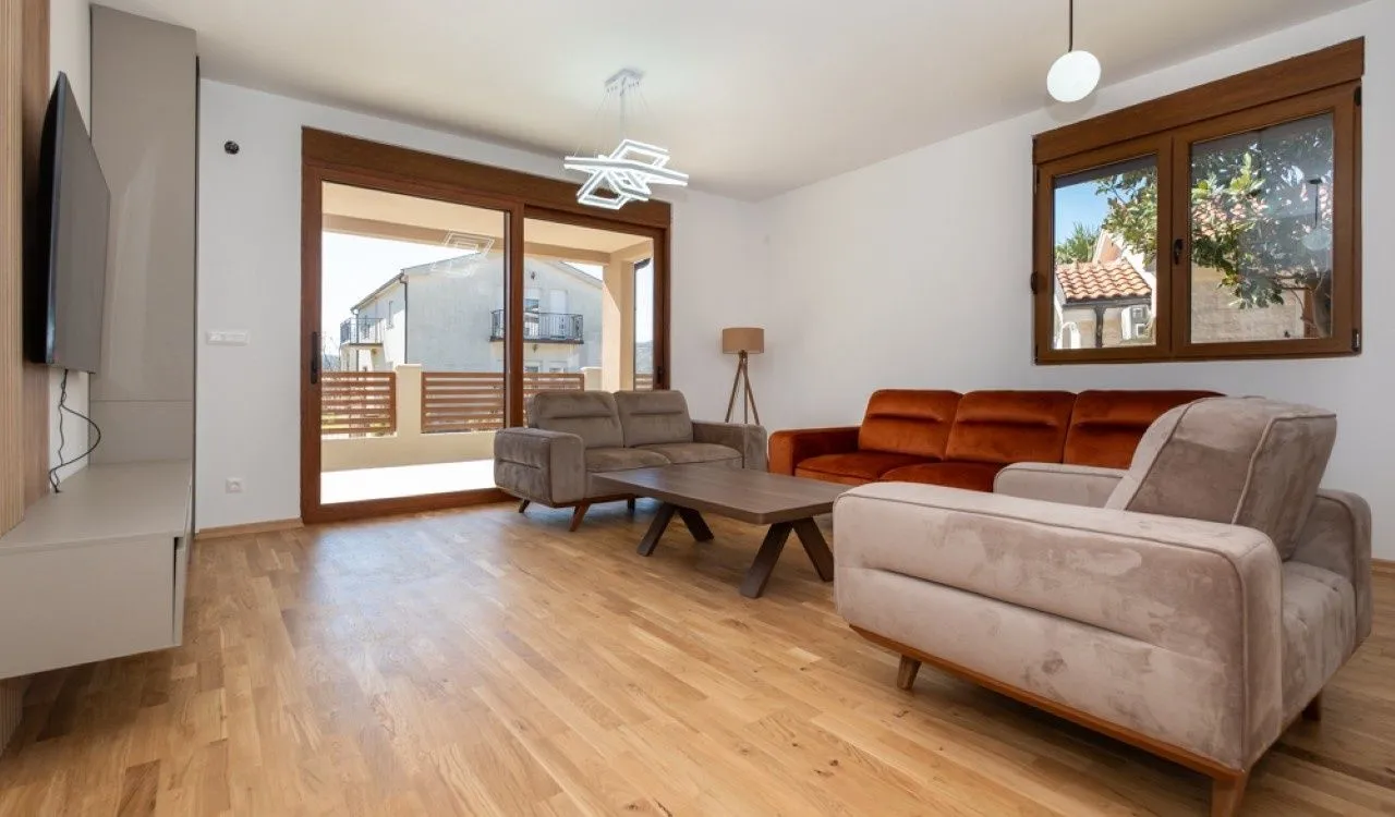 Izdavanje, kuća, 140m², Donja Gorica, Podgorica