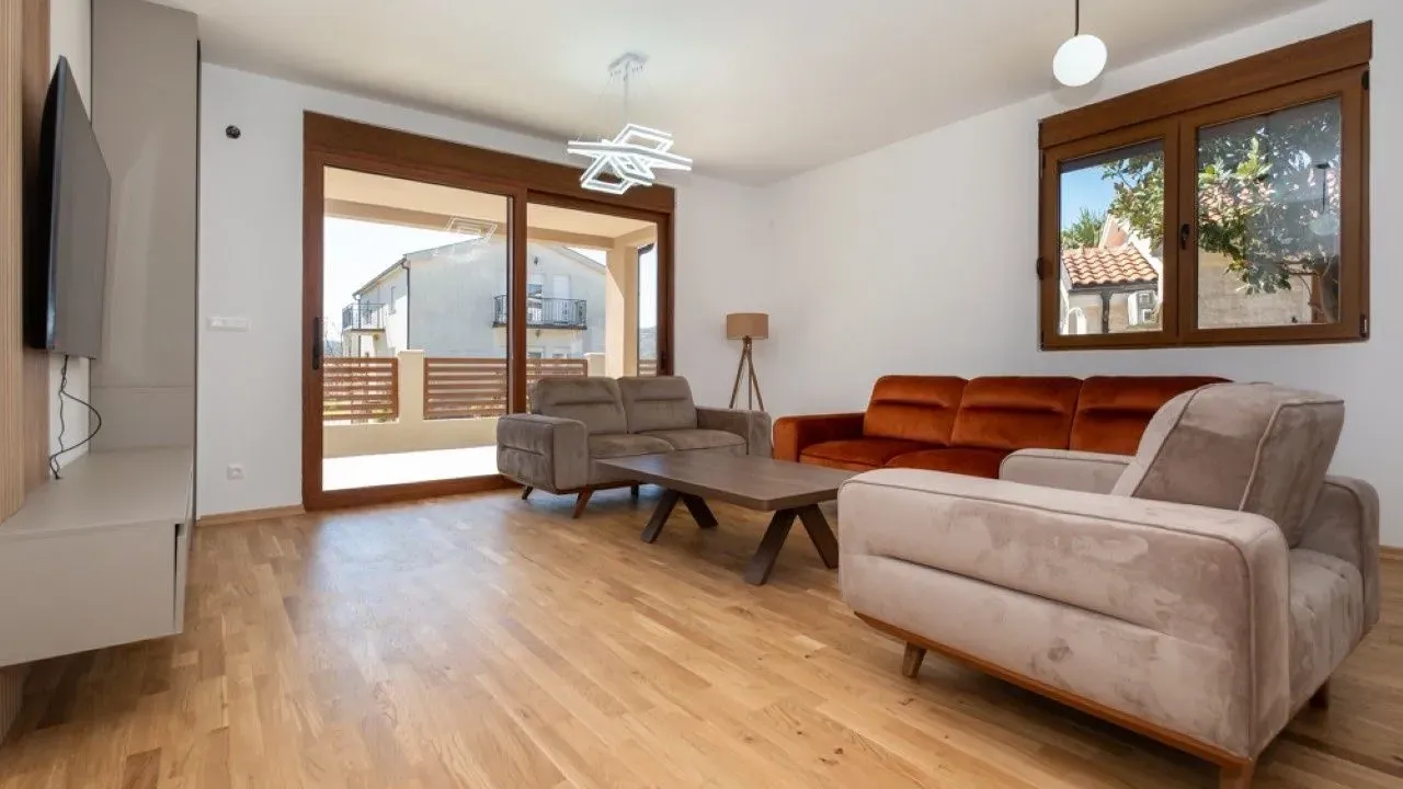 Izdavanje, kuća, 140m², Donja Gorica, Podgorica