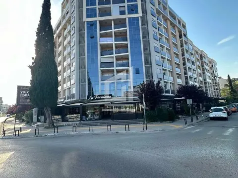 Izdavanje, stan, 105m², Momišići, Podgorica - image 5