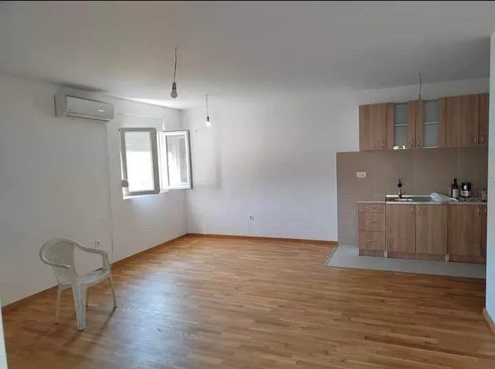 Izdavanje, dvosoban stan, 69m², Ljubović, Podgorica