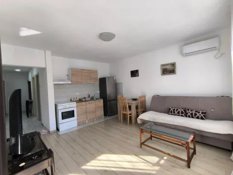 Izdavanje, jednosoban stan, 40m², Dalmatinska ulica, Podgorica - image 9