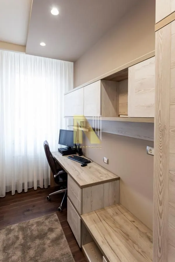 Izdavanje, četvorosoban stan, 125m², Sajmište, Novi Sad