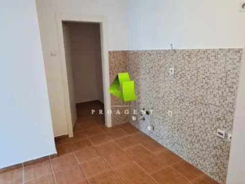 Izdavanje, poslovni prostor, 73m², Dom zdravlja, Niš - image 4