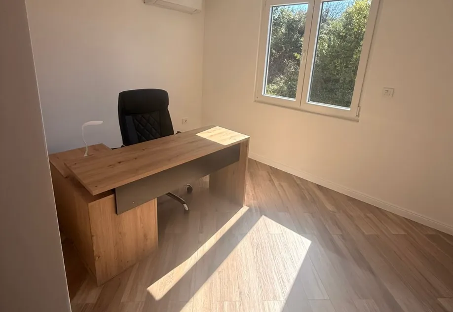 Izdavanje, dvosoban stan, 60m², Mažina, Tivat