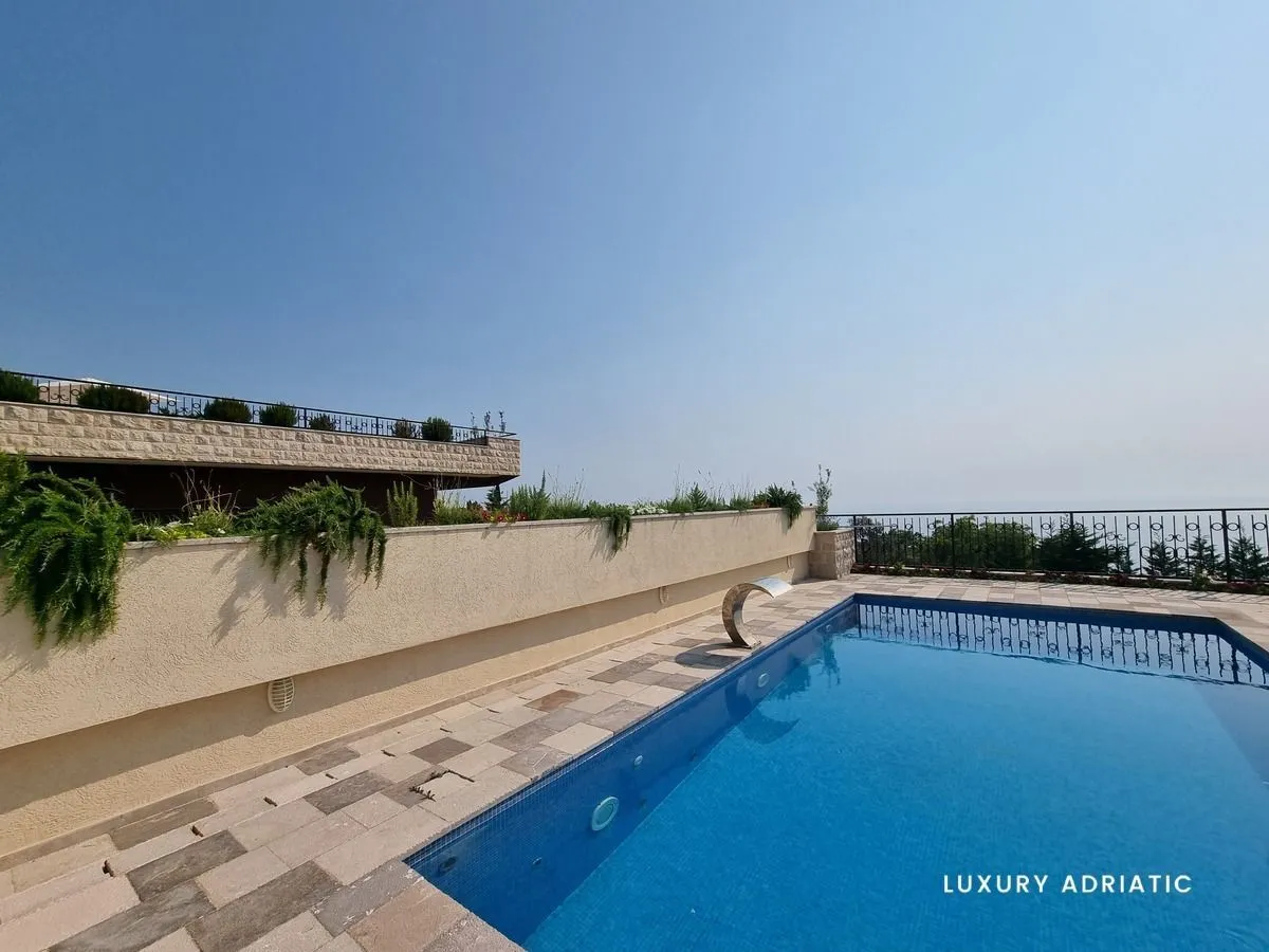 Sale, house, 1000m², Reževići, Budva