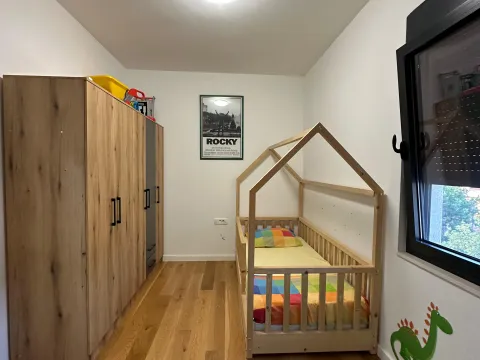 Izdavanje, dvosoban stan, 70m², Kalimanj, Tivat - image 18