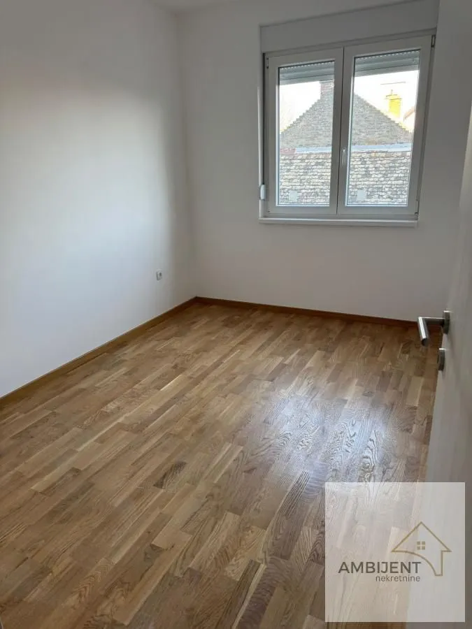 Prodaja, trosoban stan, 67m², Centar, Stara Pazova