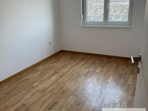 Prodaja, trosoban stan, 67m², Centar, Stara Pazova - image 14