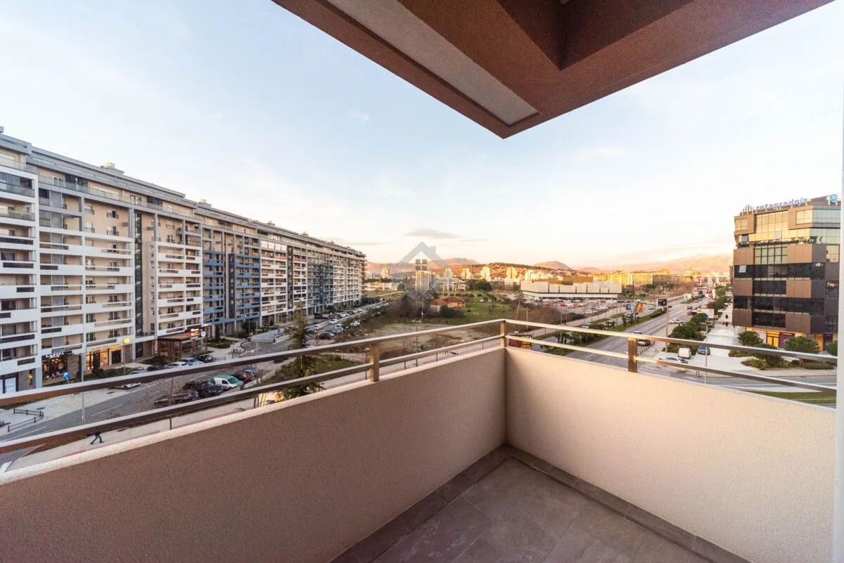Rent, office space, 68m², Central Point, Podgorica
