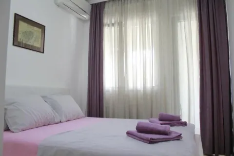 Izdavanje, trosoban stan, 120m², Centar, Budva - image 8