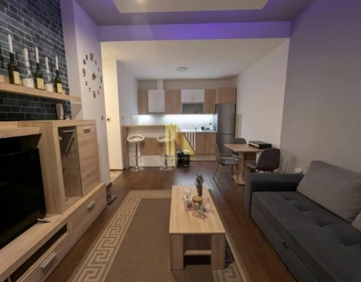 Izdavanje, dvosoban stan, 49m², Adamovićevo Naselje, Novi Sad Sve Podlokacije