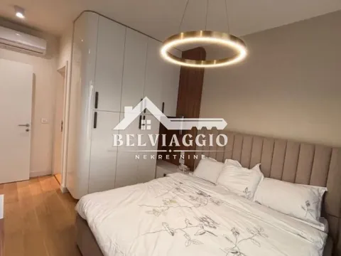 Izdavanje, trosoban stan, 76m², Grad, Kotor - image 5