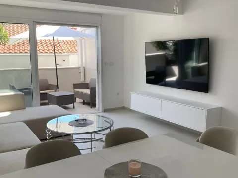 Rent, one bedroom apartment, 50m², Stari Grad, Budva - image 4