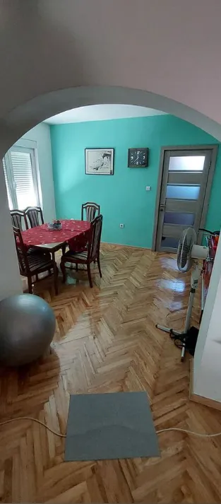 Sale, house, 220m², Stari Aerodrom, Podgorica
