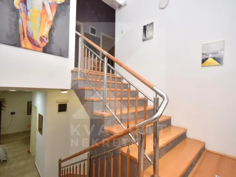 Izdavanje, kuća, 330m², Zeta, Podgorica - image 21