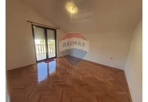 Izdavanje, kuća, 320m², Zagorič, Podgorica - image 24