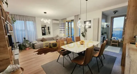 Dnevni boravak sa trpezarijom i izlazom na terasu. - image 4