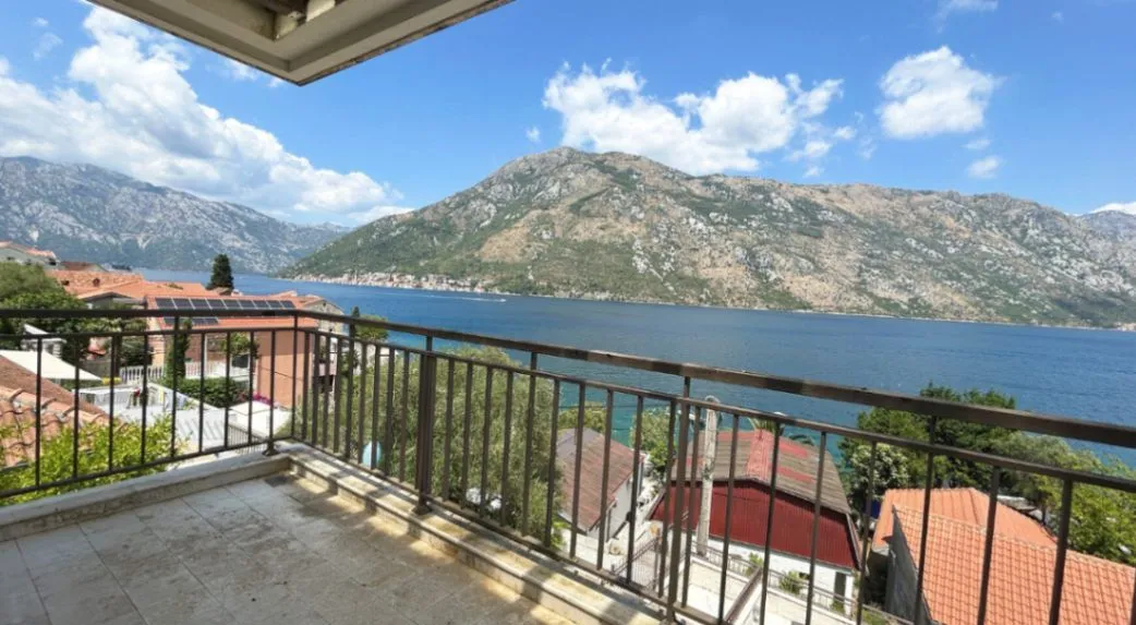 Sale, house, 250m², Stoliv, Kotor
