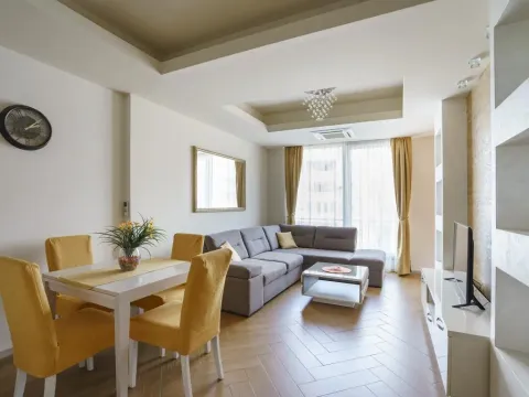 Izdavanje, jednosoban stan, 50m², Budva, Crna Gora