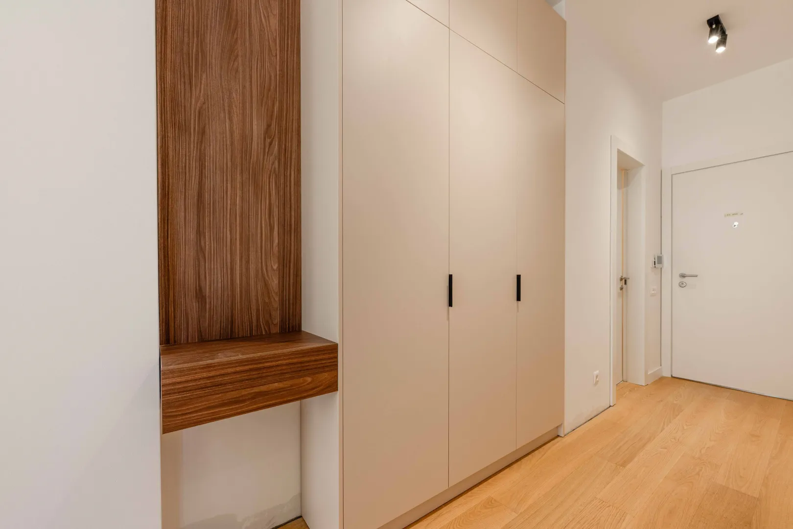 Rent, one bedroom apartment, 51m², Bečići, Budva