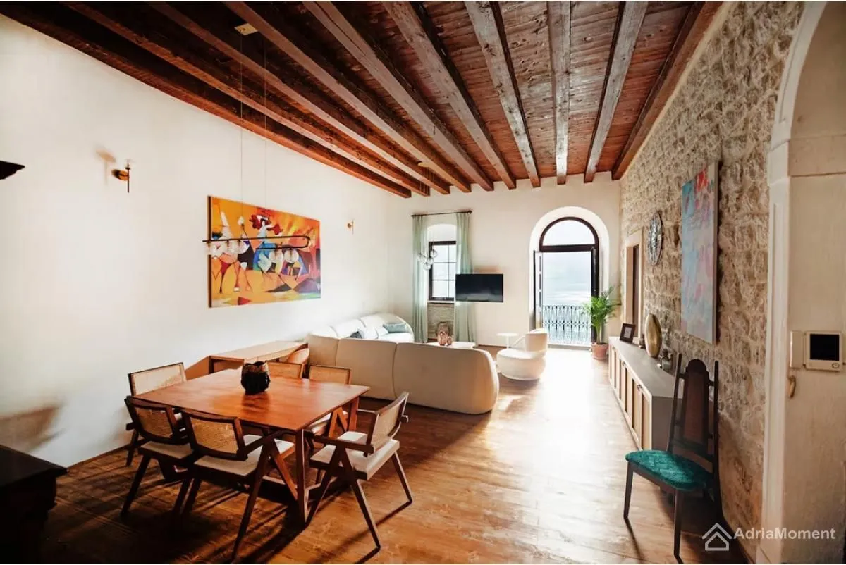Prodaja, dvosoban stan, 129m², Dobrota, Kotor