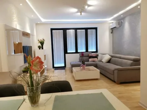 Izdavanje, trosoban stan, 70m², Savski Venac, Beograd - image 5