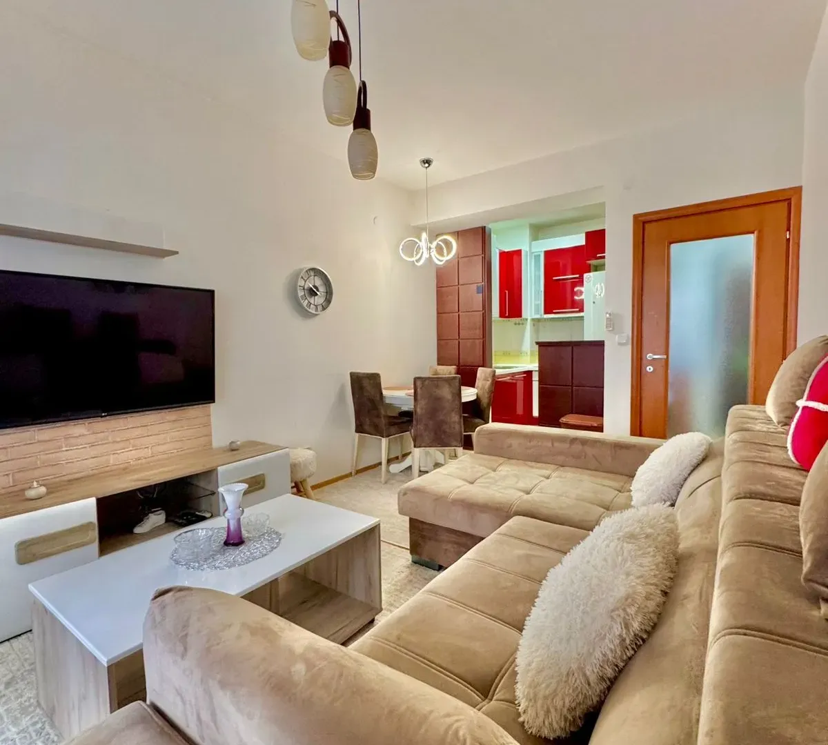 Izdavanje, dvosoban stan, 60m², Krivi Most, Podgorica