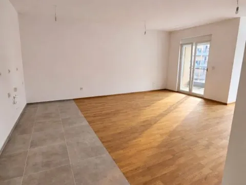 Prodaja, dvosoban stan, 80m², Stari Aerodrom, Podgorica - image 8