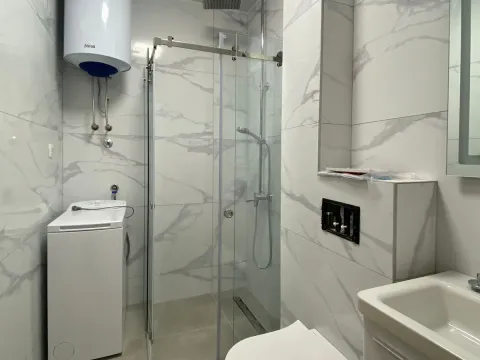 Izdavanje, dvosoban stan, 80m², Dumidran, Tivat - image 2