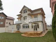 Izdavanje, kuća, 417m², Jajinci, Voždovac Sve Podlokacije - image 2