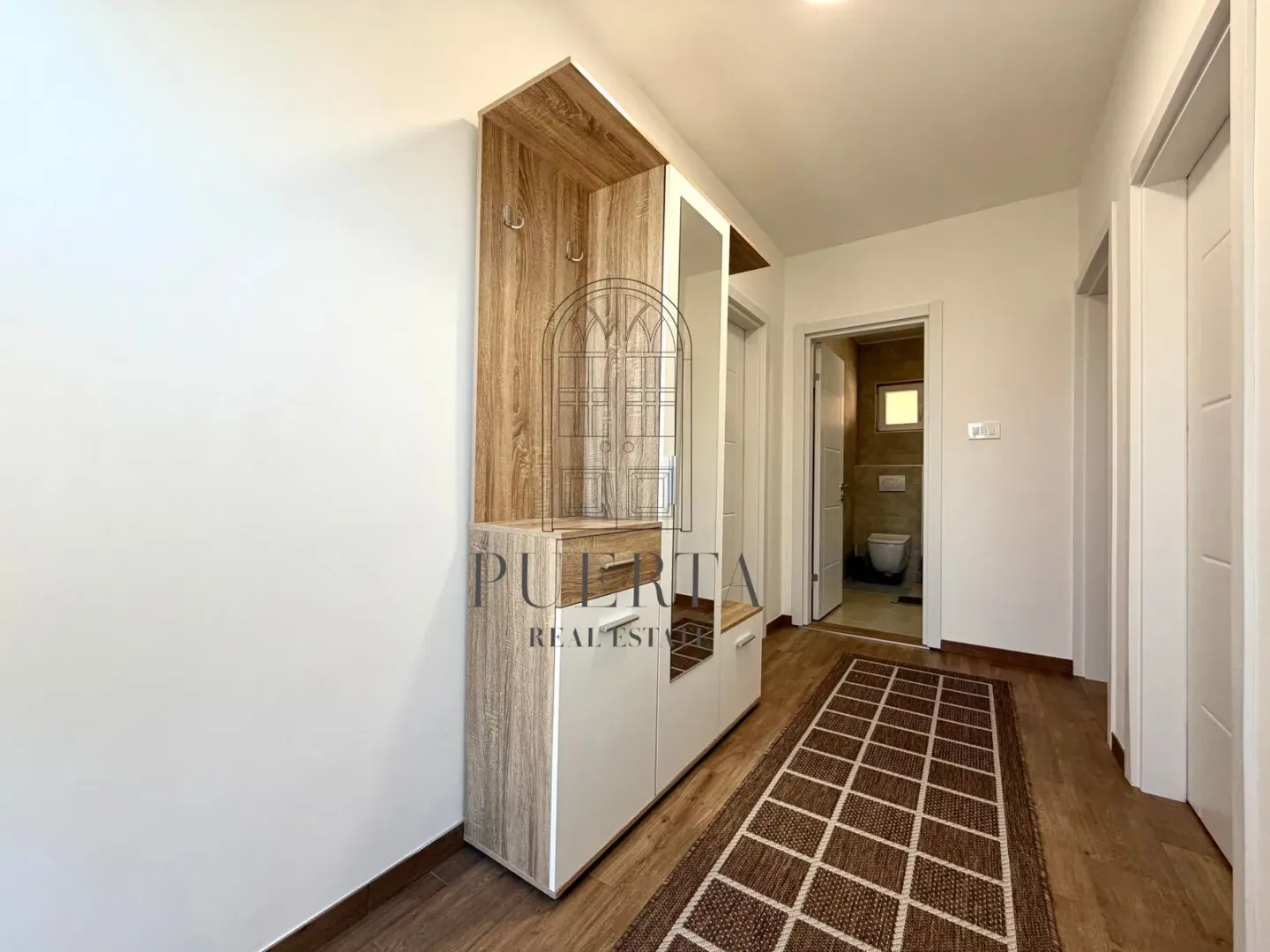 Izdavanje, dvosoban stan, 76m², Zabjelo, Podgorica