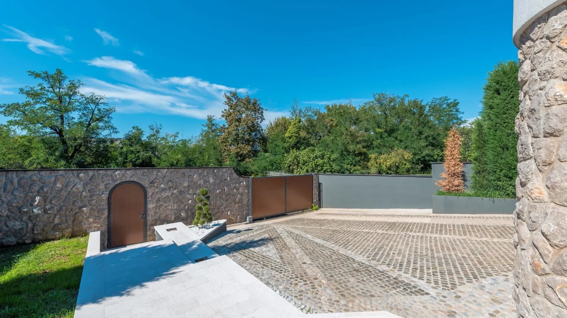 Sale, house, 492m², Mareza, Podgorica
