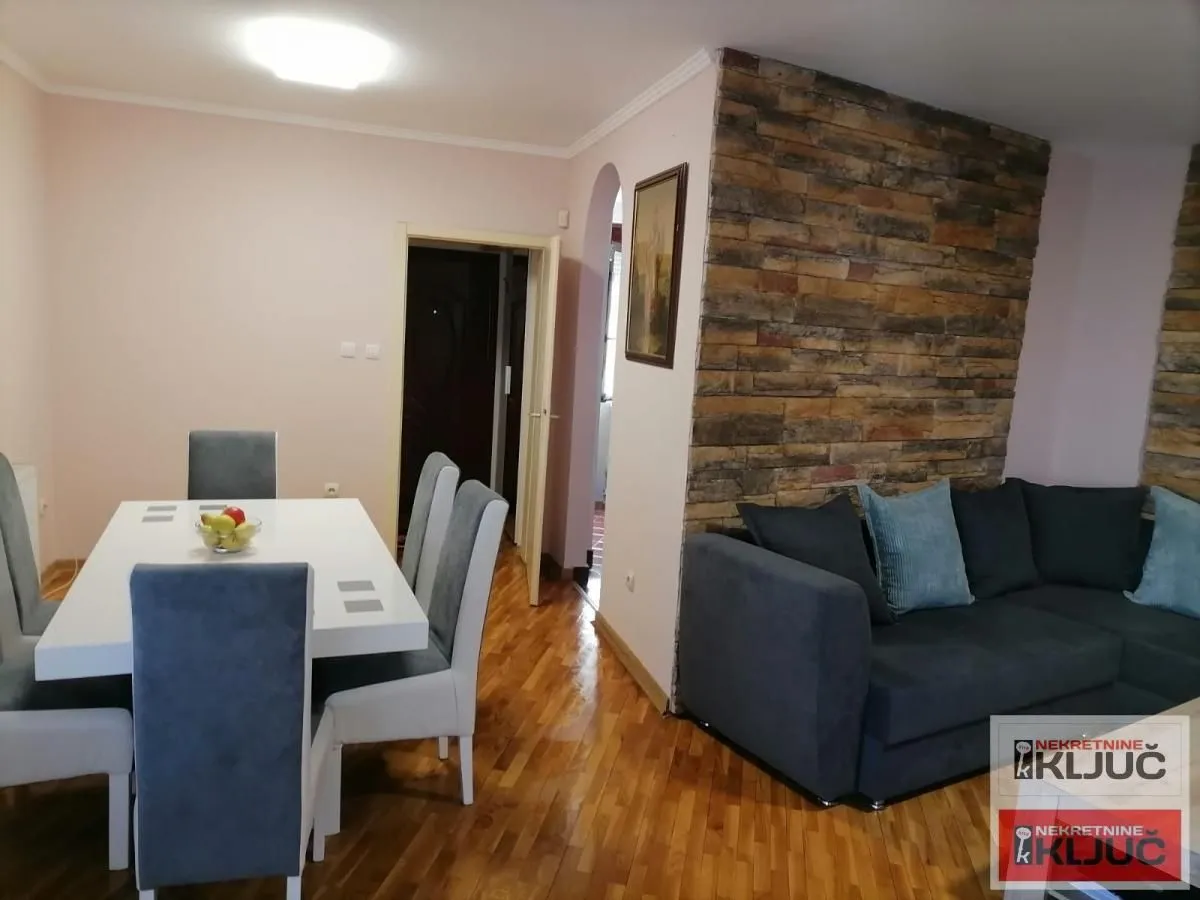 Prodaja, trosoban stan, 71m², Salajka, Novi Sad Sve Podlokacije