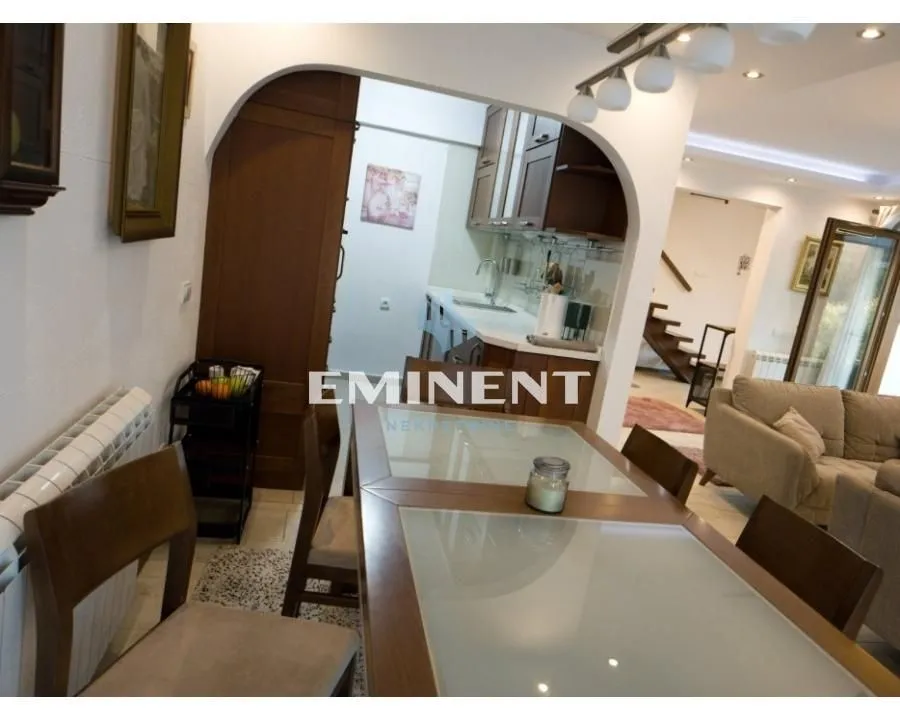 Izdavanje, četvorosoban stan, 115m², Savski Venac, Beograd
