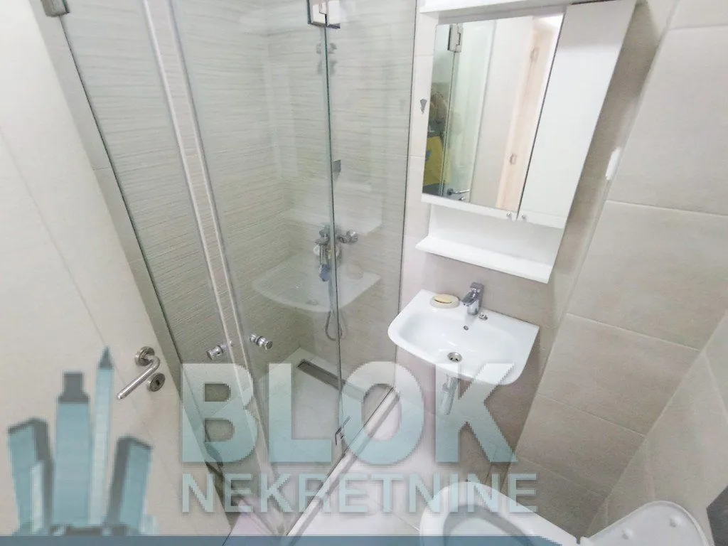 Izdavanje, trosoban stan, 95m², Blok 6, Podgorica