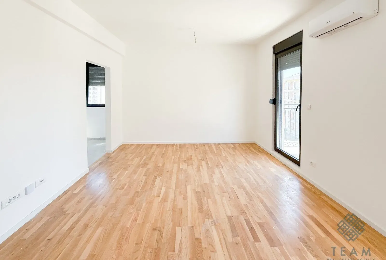 Izdavanje, dvosoban stan, 64m², Tološi, Podgorica