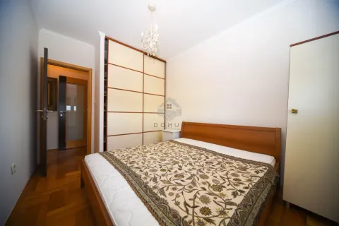 Rent, two bedroom apartment, 70m², Pobrežje, Podgorica - image 8