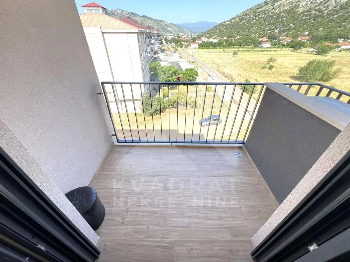 Izdavanje, dvosoban stan, 61m², Tološi, Podgorica