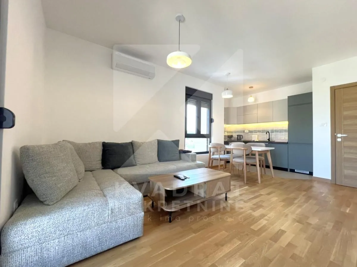 Izdavanje, dvosoban stan, 61m², Tološi, Podgorica